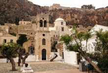 28-30/10/2026 3ήμερη ΠΕΡΙΗΓΗΣΗ ΣΤΑ ΠΕΤΡΙΝΑ  ΔΙΑΜΑΝΤΙΑ ΤΗΣ ΜΑΝΗΣ ΚΑΣΤΡΟΠΟΛΙΤΕΙΑ ΜΟΝΕΜΒΑΣΙΑΣ  ΜΑΝΗ - ΓΥΘΕΙΟ – ΑΡΕΟΠΟΛΗ - ΚΑΛΑΜΑΤΑ   ΛΙΜΕΝΙ – ΝΕΟ ΟΙΤΥΛΟ - ΣΤΟΥΠΑ - ΚΑΡΔΑΜΥΛΗ ΣΠΗΛΑΙΑ ΔΥΡΟΥ - ΓΕΡΟΛΙΜΕΝΑΣ 