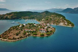 ΚΥΡΙΑΚΗ 24/5/2026 Ημερήσια ΝΗΣΟΣ ΤΡΙΖΟΝΙΑ   (Ο ΠΑΡΑΔΕΙΣΟΣ ΤΟΥ ΚΟΡΙΝΘΙΑΚΟΥ)