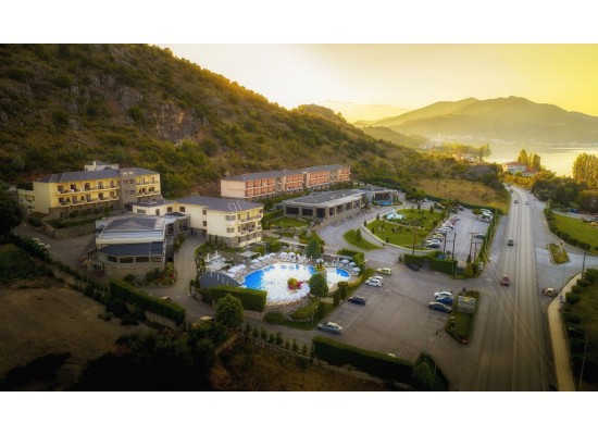 30/12 – 2/1/2026 4ήμερη ΠΡΩΤΟΧΡΟΝΙΑΤΙΚΗ ΠΑΡΑΔΟΣΗ Στο πολυτελές θέρετρο ‘’ ΗΟΤΕL LIMNEON RESORT & SPA ‘’ 5***** ΚΑΣΤΟΡΙΑ - ΠΡΕΣΠΕΣ  - ΝΥΜΦΑΙΟ